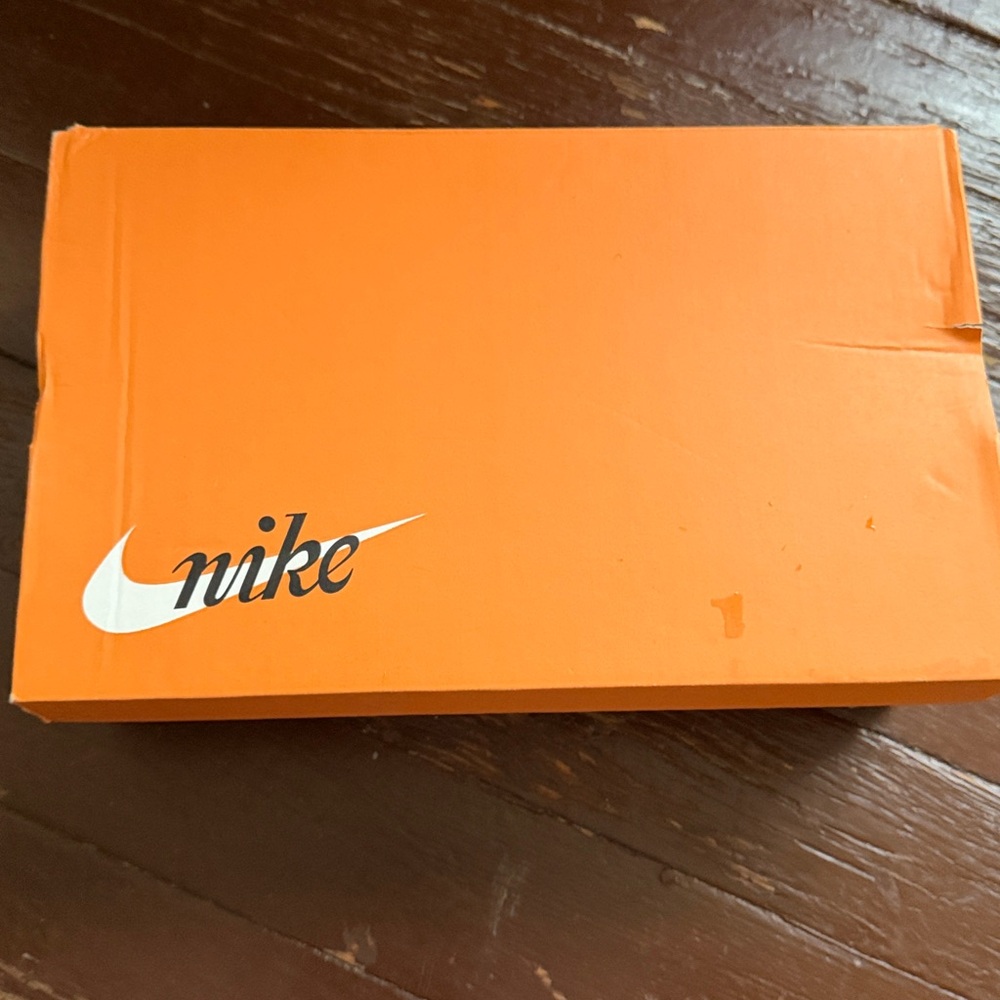 Nike Blazer Mid ‘77 VNTG men’s US 9 NWT women’s 10.5